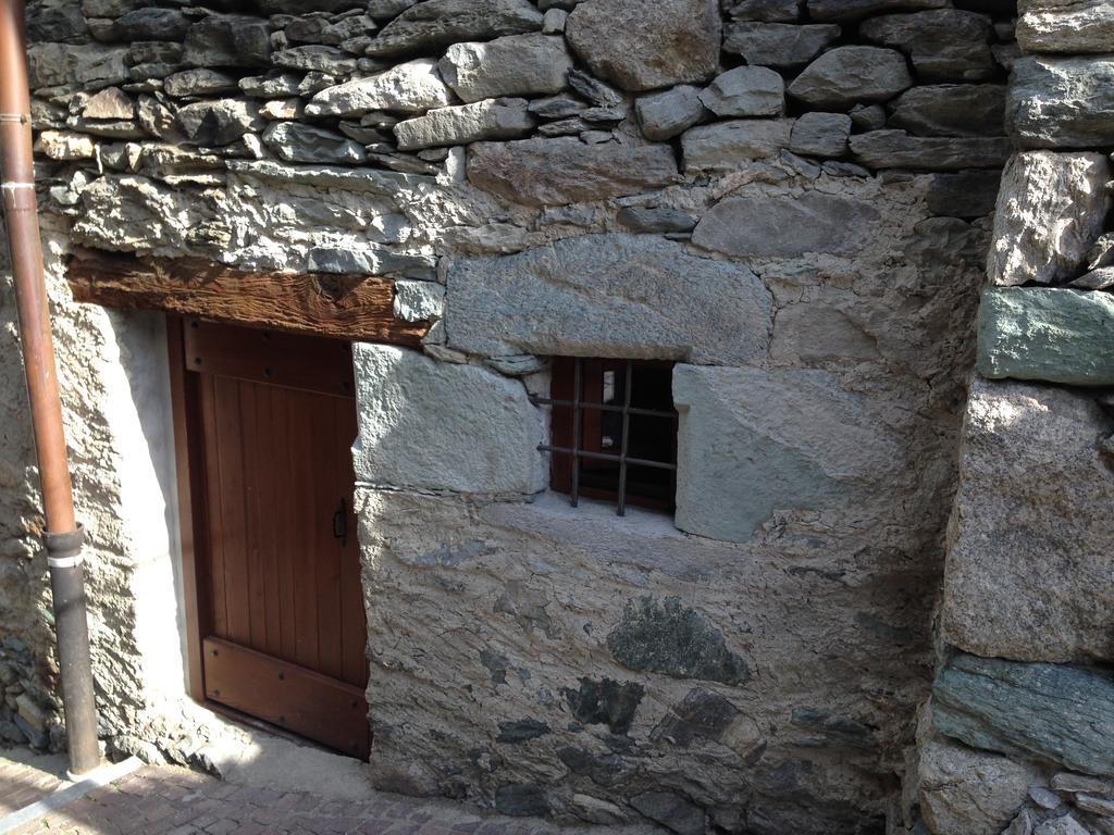 Maison Des Challant Challand Saint Victor Екстериор снимка