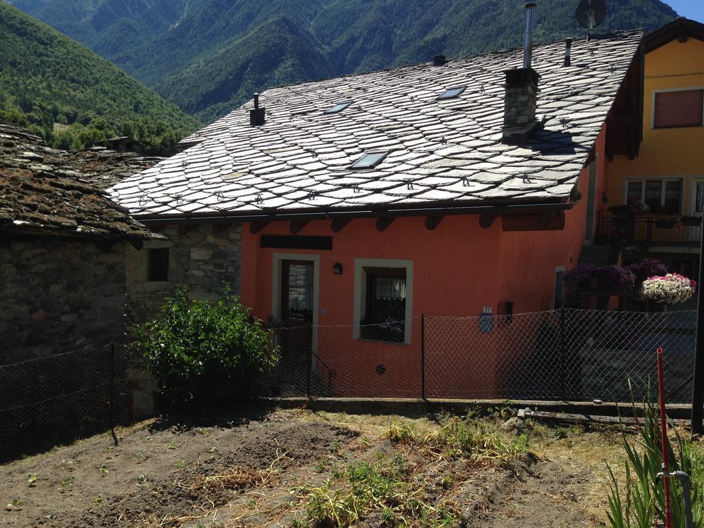 Maison Des Challant Challand Saint Victor Екстериор снимка