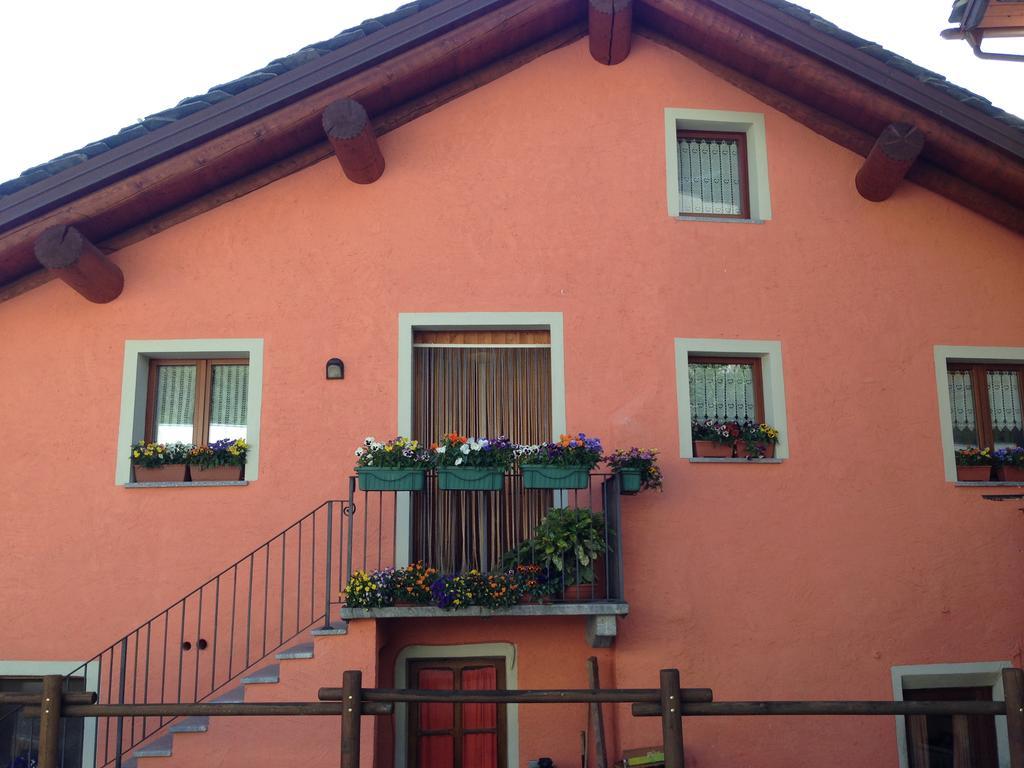 Maison Des Challant Challand Saint Victor Екстериор снимка
