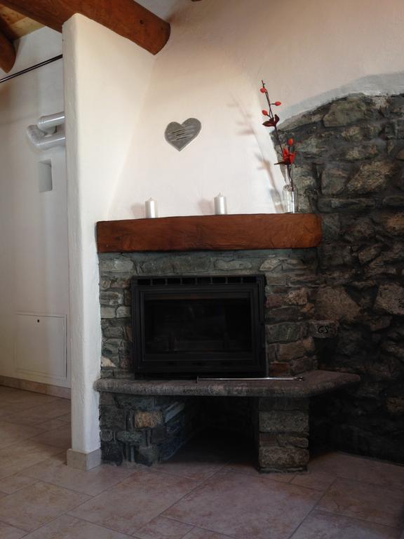 Maison Des Challant Challand Saint Victor Екстериор снимка